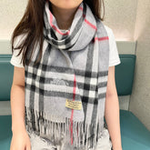 China Replica Burberry Scarf 40usd Only